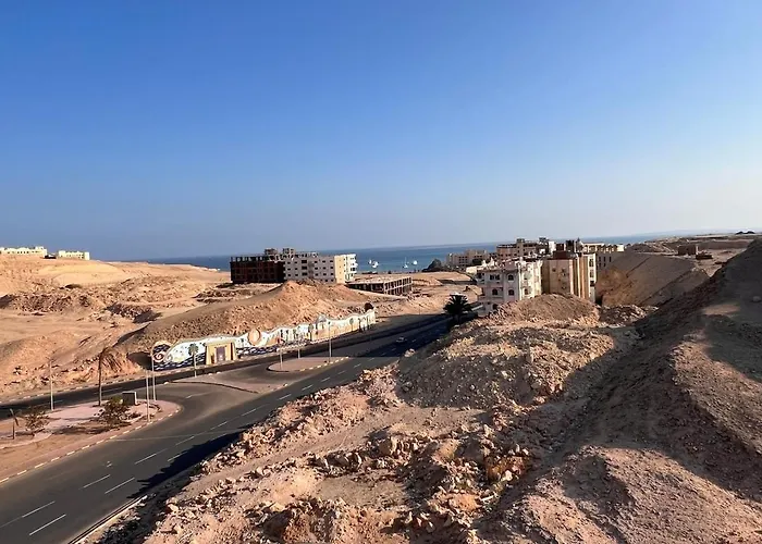 With A Red Sea View Apartment *