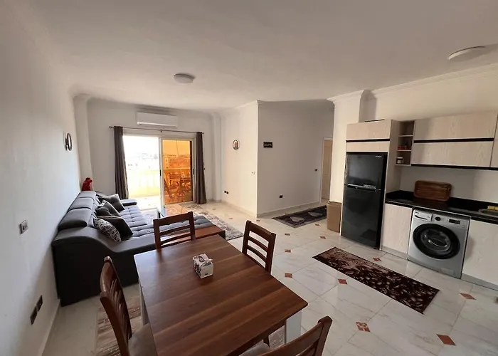 With A Red Sea View Apartment *